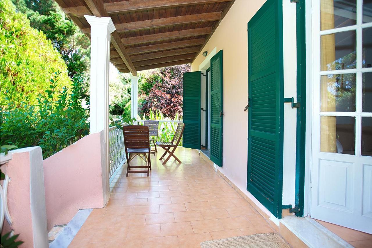 Villa Leda Karousádes