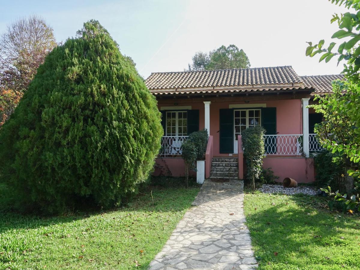 Villa Leda Karousádes